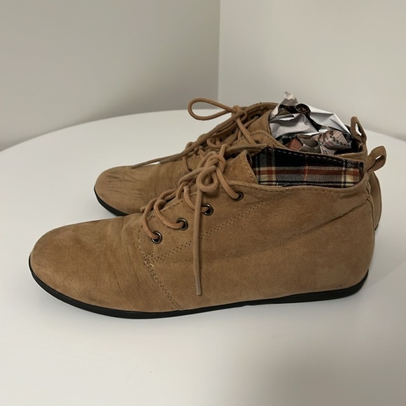 Forever 21 flat beige suede booties - Picture 5 of 7